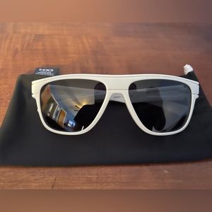 Oakley Breadbox - Matte Cloud